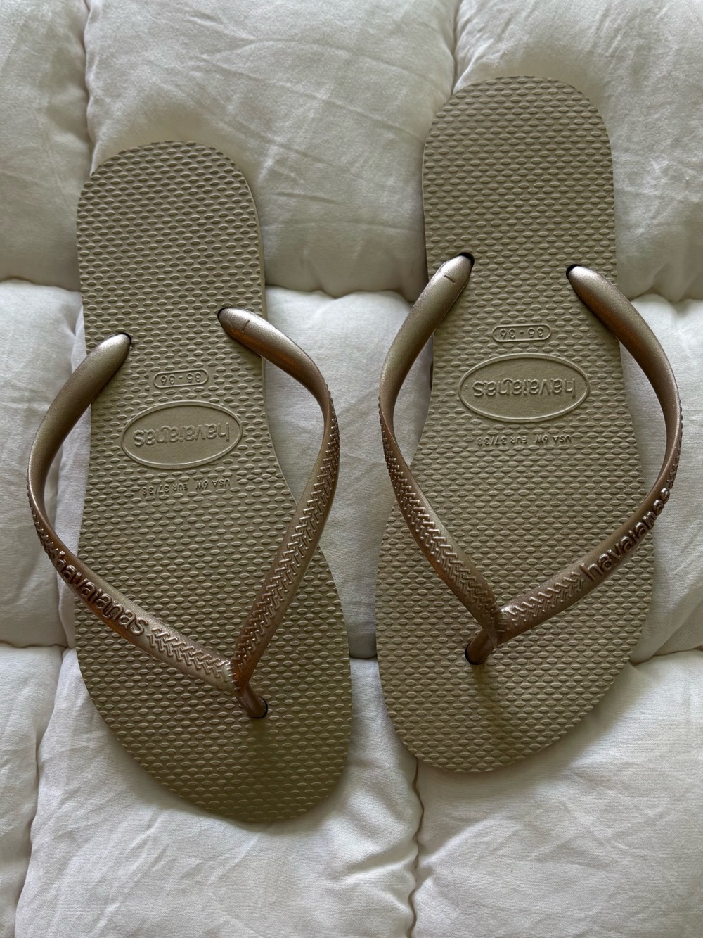Havianas Gold/Tan Classic Sandals Size 6